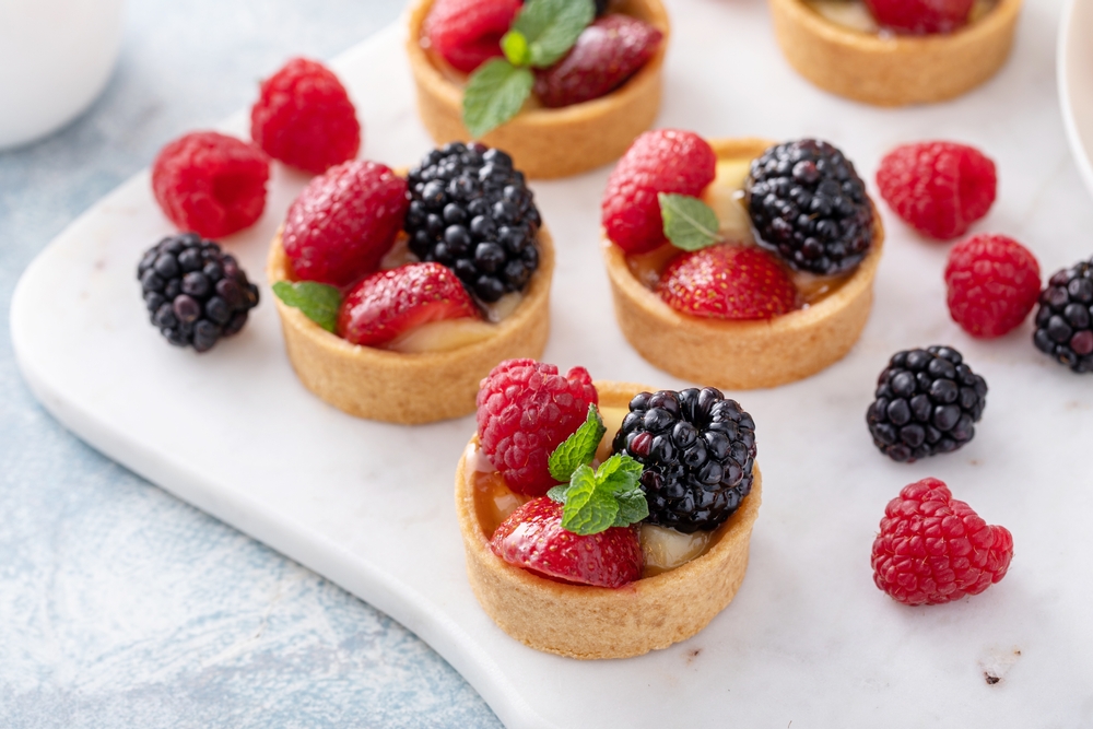 Fresh,Berries,Tartlets,With,Custard,Filling,And,Mint,,With,Raspberry,